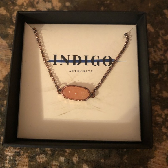 NWT Indigo Authority Mila Peach Quartz Druzy Bracelet and “Eat Pray Love….” Book - Picture 10 of 16